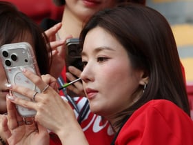 [포토] 권은비 '이건 찍어야 해'