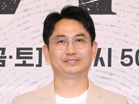포즈 취하는 '김부장' 이승영 감독[★포토]