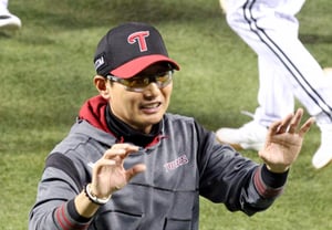 3位を守り抜いたヨム・ギョンヨプ、LGファンに向かって頭を下げた 「熱心な応援のおかげで、本当に感謝しています"