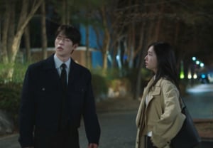 "It looks like Seo Kang-jun and Ahn Eun-jin are in a relationship... 'Alaview, I love you, Jjongjjong' [Love Other Than You]"