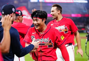 Expected batting average of 0.440 and a hit ball! Still, "When you go out, you score" — Kim Ha-seong's presence continues to grow