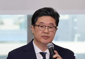 Prosecution Service, Summons MBK Chairman Kim Byung-joo as Suspect… What’s Next for Homeplus Investigation?