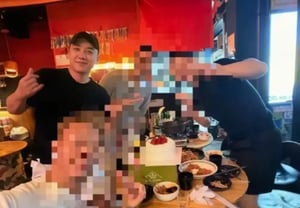 'Charged with aggravated assault' Seungri's victory, seen in photos from the time of the incident..broad smile [Star Issue]