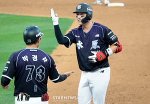 [Photo] 'Fourth-inning hit and reach' Jo Dae-hyun