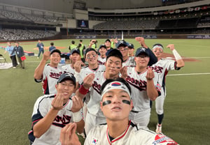 キウムはいいねハ・ヒョンスンの韓日戦完封勝利、超大当たり! 「KKKKKKKK」モンスター投! 韓U-18代表チームが宿敵の日本を破り、「全勝優勝」、8年ぶりのアジア頂点の快挙!