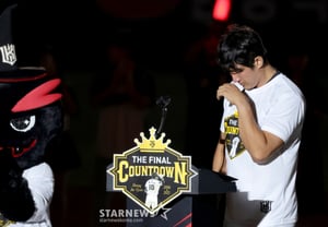 [Foto] «Intentaba no llorar... pero no pude». Hwang Jae-kyun