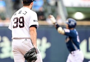 Doosan's bullpen management against NC was regrettable; they should have brought in Kwak Bin → Missed the chance to start a 5G storm [Kim In-sik's One Word]