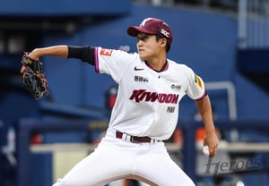 [Official] Kiwoom Heroes pitchers Park Yun-seong and Son Hyun-ki, infielder Lee Jae-sang to enlist in active duty