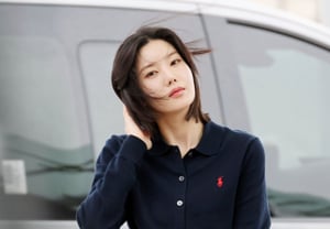 Kwon Eun-bi involved in vehicle collision... She personally revealed her condition: "I was startled for a moment, but I am not injured" [Star Issue]