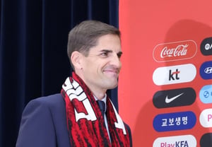 'AI Manager' Claims Flatly Denied by Moreno: "Check for Just 10 Minutes and You'll See It's a Lie; I Don't Want to Talk at Length"... Directly 'Quashing Rumors' on First Day of Appointment [Cheonan Field]
