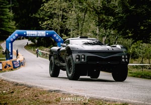 "Beast that abandoned luxury"... Genesis breaks the limits of the high-performance spectrum at Hillclimb