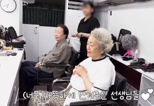 IU Makes "Open Run" to a Rice Cake Shop at 7 a.m. for Actresses Kim Young-ok and Na Moon-hee... "First Time in My Life" [Lee Ji-geum]
