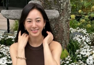 "Đó là ảnh từ 20 năm trước à?"...Park Ju-mi 54 tuổi, visual có bằng Yoo Jae-seok cùng tuổi không