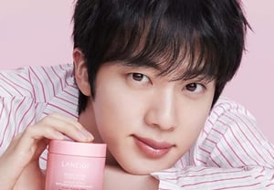'Vị thần sắc đẹp' Jin của BTS, ngay sau khi xuất hiện trong chiến dịch mặt nạ ngủ Laneige, bán hết hàng đứng đầu...'Cơn sốt hết hàng'