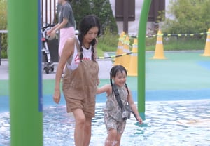 'Eun-ji's Mom' Hwang Shin-hye "I Want to Become a Grandmother Soon" ... Sweat Over the 'Real-Life Parenting War' of Her 12-Month-Old Child [Let's Live Together]