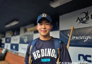 "I just need to do well." Even on his day off, he came out for 15 minutes of shortstop training... There is no such thing as giving up for Kim Hwi-jip, who led the "miracle nine-game winning streak"