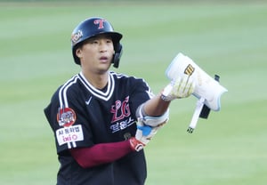 「ソン・チャンの15号ドン！＋オ・ジファンの鉄壁守備」LG、NCを下し3連勝を疾走··· 「AG招集初日」喜びと悲しみが分かれた [昌原現場レビュー]