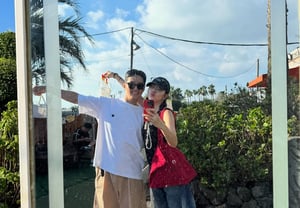 So Yi-hyun and In Gyo-jin, is it really their 13th wedding anniversary? A couple's photo that rivals newlyweds