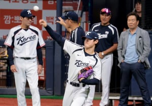 [Foto] "Antes de comenzar el entrenamiento formal, Long Toss" Kim Do-young
