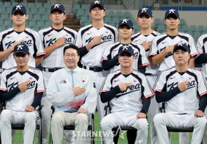 [Photo] 'We will bear the weight of the national emblem!' Coach Ryu Ji-hyun