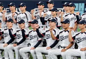 [Quick Snap] 'Baseball National Team Participating in the Asian Games' Commemorative Photo at Gocheok Dome