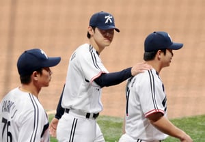 [Photo] 'Preparing for the first training session' Kim Do-young and Moon Hyun-bin