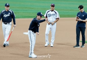 [Photo] 'Long conversation with Choi Tae-won, manipulated stock coach' Manager Ryu Ji-hyun
