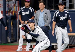 [フォト] 「キャッチボールで練習開始」野球代表チーム キム・ドヨン