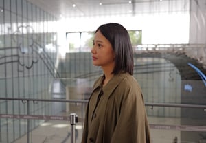 "Taken by my oppa," Yoon Seung-ah enjoys a museum date with husband Kim Mu-yeol, sharing a newlywed-like daily life
