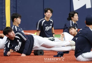 [照片] 崔珉锡展现“KBO 胜投王”的威严