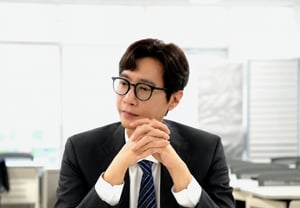 [Breaking News] Ko Ji-yong files for temporary injunction against ex-wife Heo Yang-im regarding 'visitation rights with son'... "I can no longer endure it"