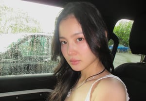 Lee Hi, quien estuvo saliendo con D.O. (de la banda A.C.E), de 6 años mayor que ella, ahora luce una belleza pura y refinada aún más desarrollada [Star Issue]