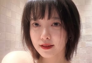 Koo Hye-sun, không mặc áo... Giải thích về ảnh tự sướng mất áo: "Tôi đã mặc quần áo"