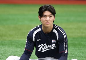 "El legendario número 1, Kim Do-young", se destaca: "Usado cinco veces en un solo partido para maximizar el poder ofensivo"... Se completa el "alineación de ensueño" [en el lugar del evento, Gochok]