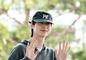 Byun Woo-seok's 'Fresh Smile' [★Photo]