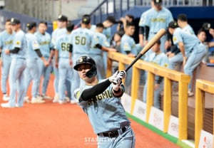 [Photo] 'Preparing for first at-bat' Jang Jae-young