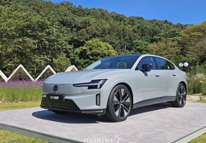 Volvo, con gran esfuerzo y dedicación, presenta su sedán eléctrico insignia: Volvo ES90 [Prueba de conducción]