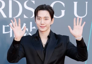李俊昊，星排名男演员第二……稳固的粉丝支持