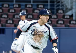 [Photo] 'Bottom of the 8th, walk-off two-RBI single' Kim Geon-hee
