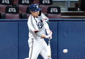 [Photo] 'Couldn't resist the bases-loaded situation!' Park Jun-soon with two RBIs and a double