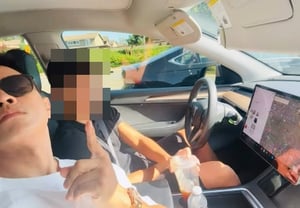 '禁止入境韩国'的柳承俊,在美国分享儿子近况:“连我的车都会开了,孩子都长大了”