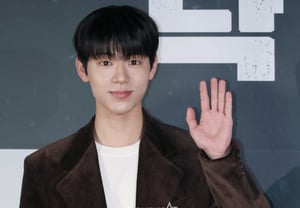 Bae Hyun-sung 'Cử chỉ bắt tay tươi tắn'[★ẢNH]