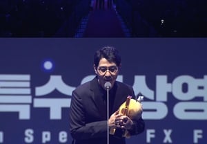 Director Yeon Sang-ho: "VFX technology played a crucial role in completing the world of 'COLONY'" — Sharing the award glory with Dexter