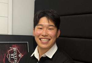 A 22-year-old right-handed pitcher on a streak of eight consecutive scoreless outings! Even manager Lee Kang-cheol says, "He's too good to take out," creating a happy dilemma... If he starts, the bullpen runs dry.