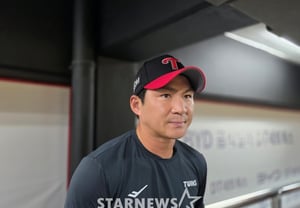 "I didn't want the focus to be solely on my personal performance." Oh Ji-hwan, who led LG to five consecutive victories with four hits and two home runs, expressed satisfaction despite failing to achieve a cycle hit [Suwon Field]