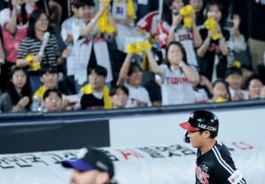 [Foto] 'Home run solitario de apertura en la parte superior del segundo inning' Oh Ji-hwan