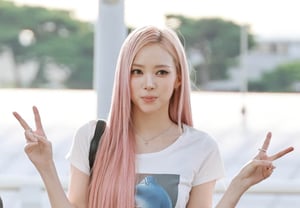 Miyao Narin 'Pink V' [★Photo]