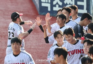 [Photo] Austin, the scene-stealer, challenges for home run champion