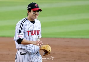 [Foto] Sonrisa de Lim Chan-kyu: «Confíen en los defensores y lancen»