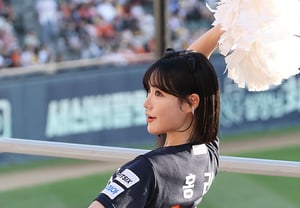[Photo] Choi Hong-ra, a clear turn-around